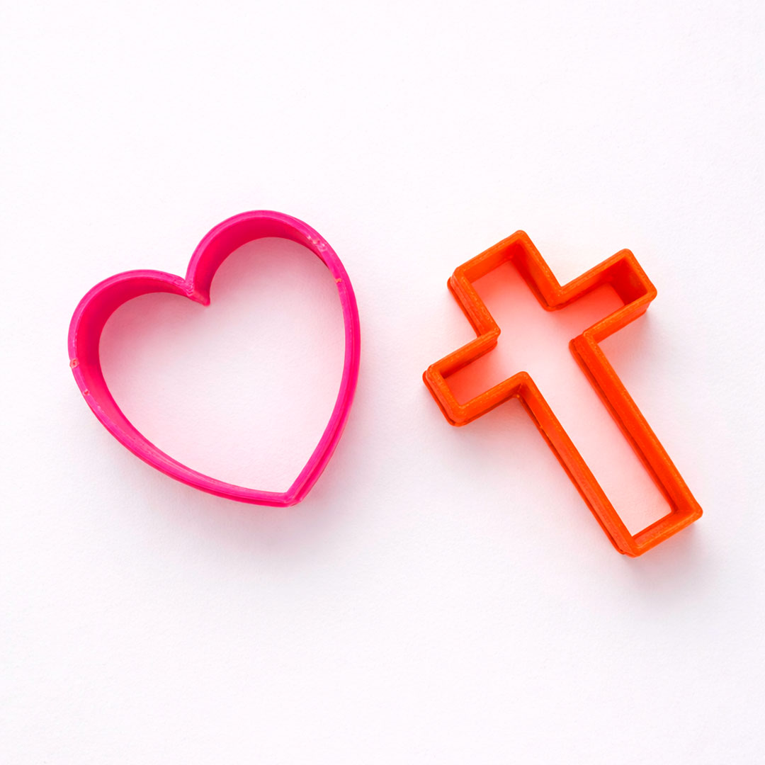 Cortador de pão e molde de biscoito para Páscoa - Kit com 2 Cruz e Coração - Imagem 2