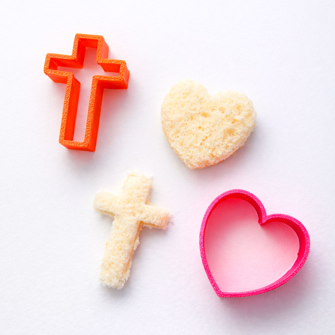 Cortador de pão e molde de biscoito para Páscoa - Kit com 2 Cruz e Coração